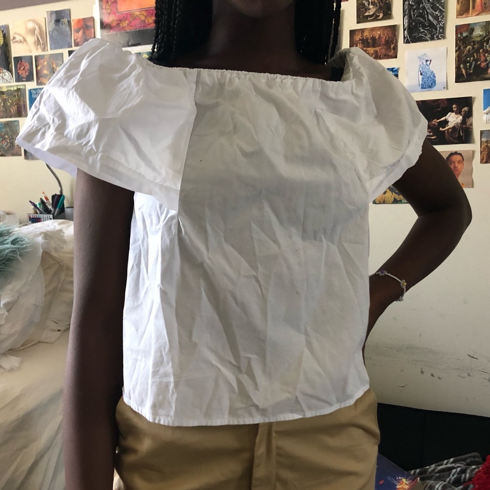 WHITE OFF THE SHOULDER CUT OUT BLOUSE